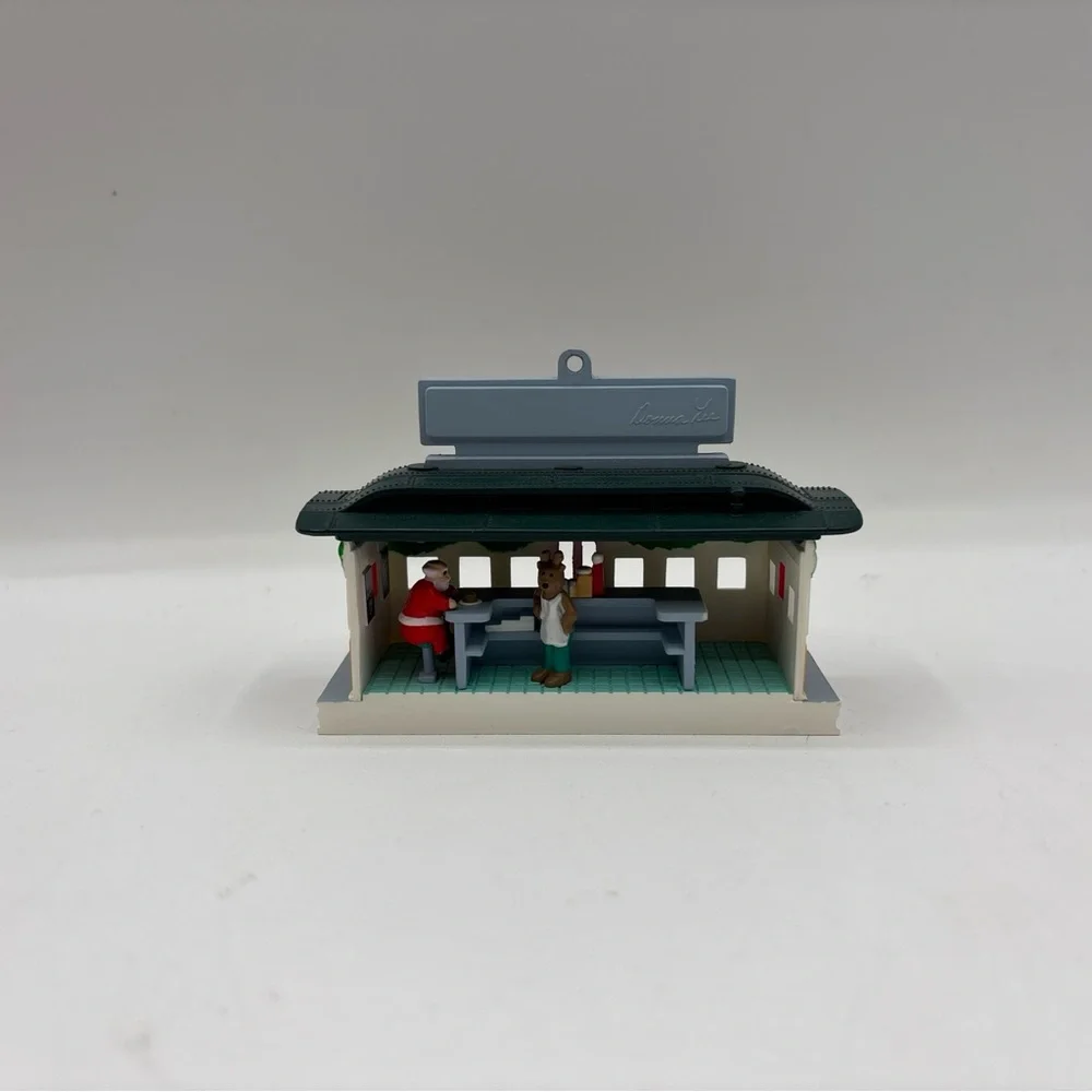 Hallmark‎ Keepsake Ornament Dated 1990 Donder’s Diner Handcrafted